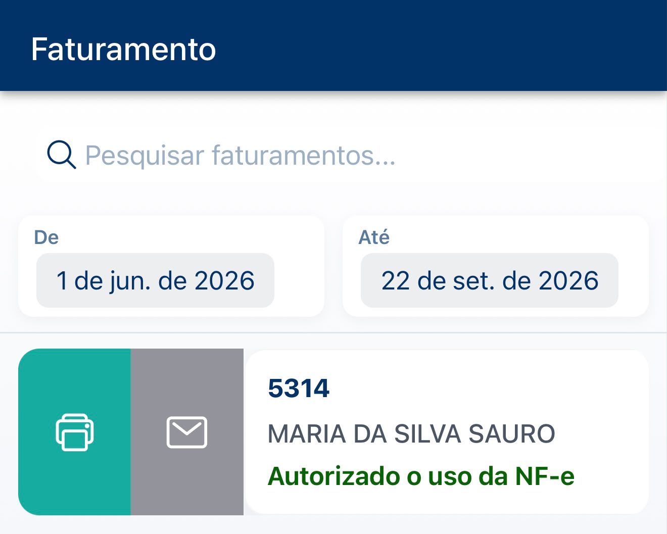 alt:Imagem da NFe deslizado para a direita na tela Faturamento, exibindo o botão vermelho de cancelar 