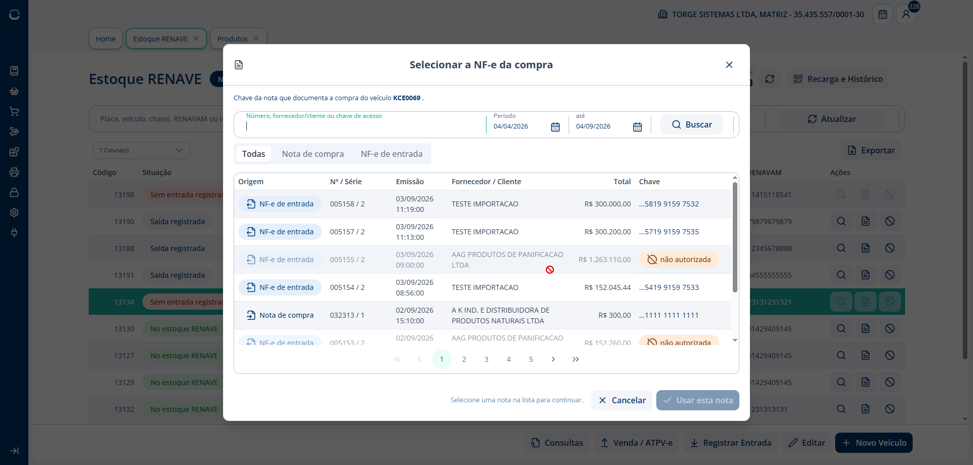 Alt text: Tela de busca de NF-e mostrando notas disponíveis para vincular à entrada do veículo